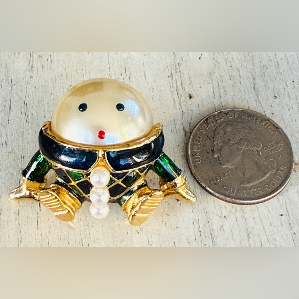 Humpty Dumpty Brooch Pin - Picture 3 of 4